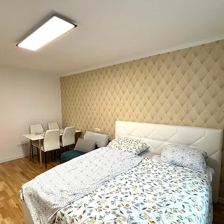 Exclusive Serviced Flat On Taborstrasse Wenen Buitenkant foto