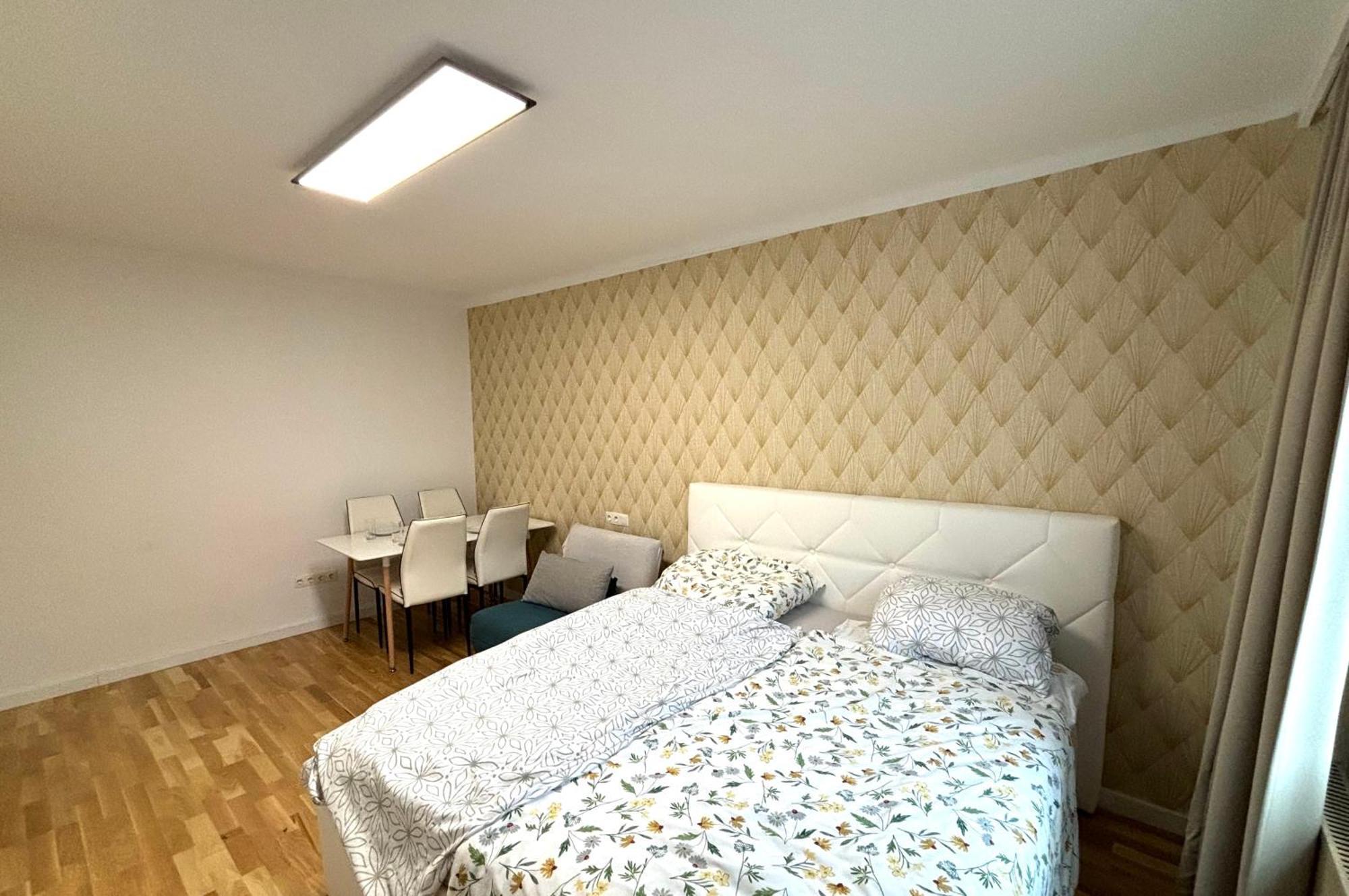Exclusive Serviced Flat On Taborstrasse Appartement